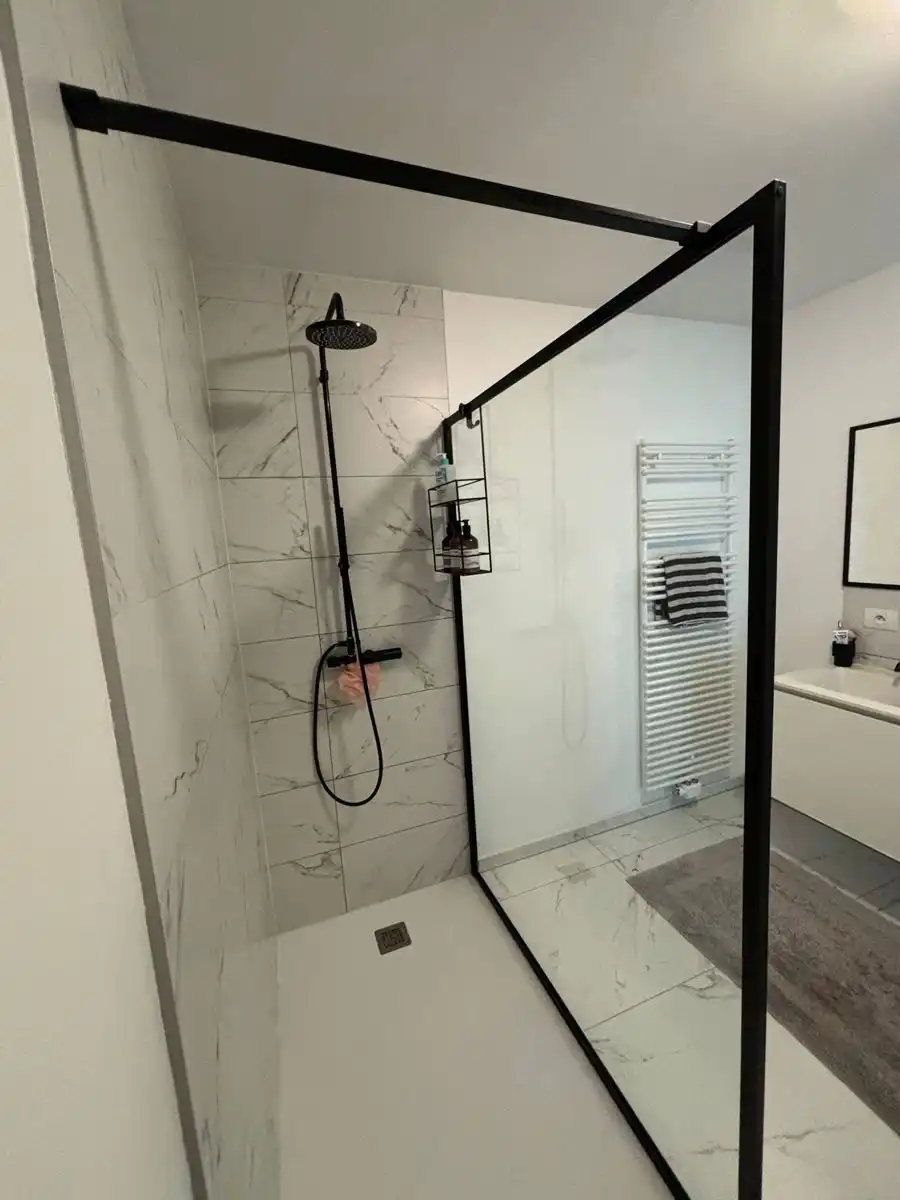 Modern appartement met terras en parking foto 11