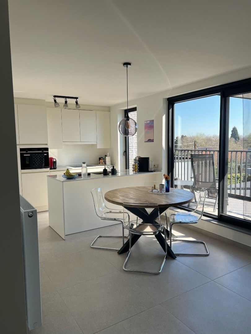 Recent appartement met groot zuid-gericht terras, staanplaats en drie kamers. foto 14