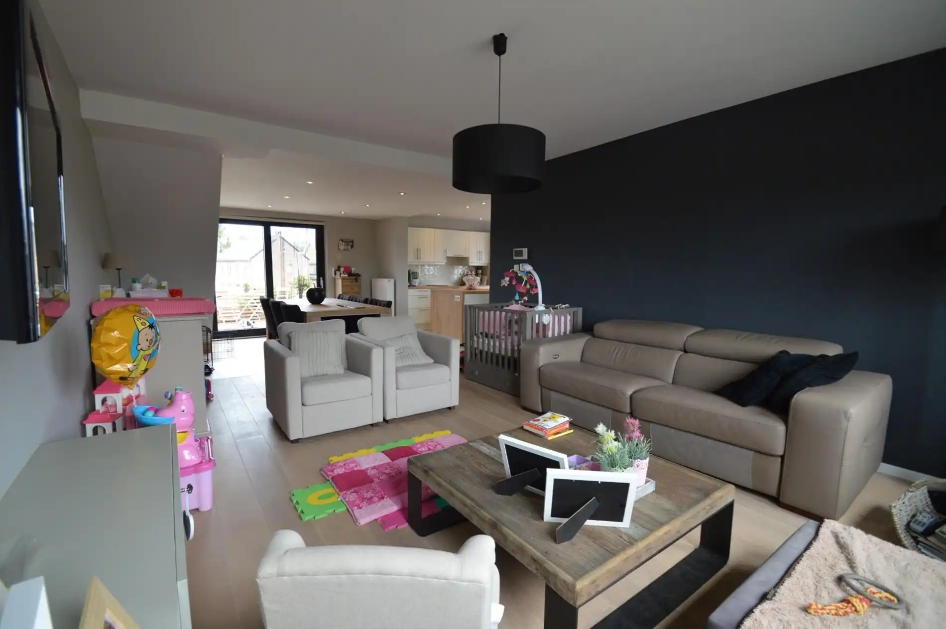 Knap duplex appartement op de 1ste en 2de verdieping met 1 grote en 1 kleine slaapkamers en 2 autostandplaatsen foto 7