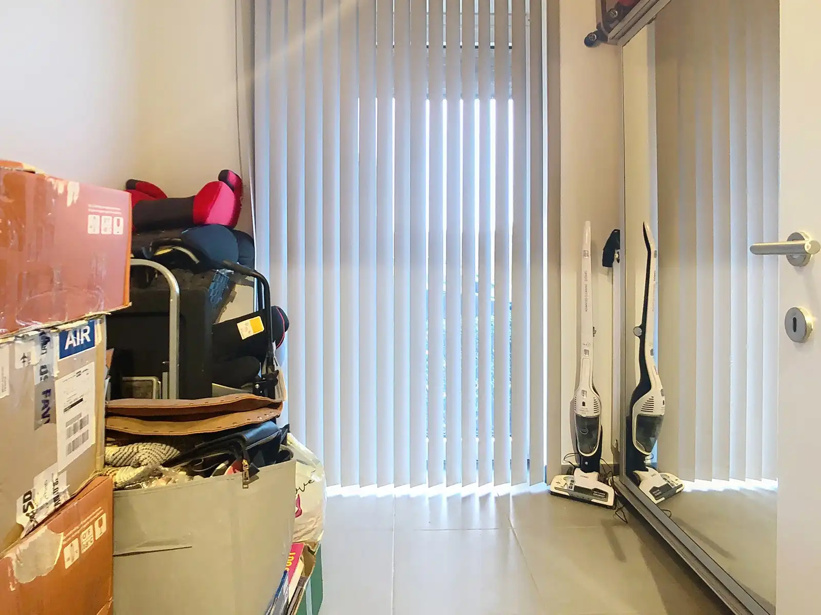 Gelijkvloers appartement met 2 slkrs, terras en staanplaats foto 6