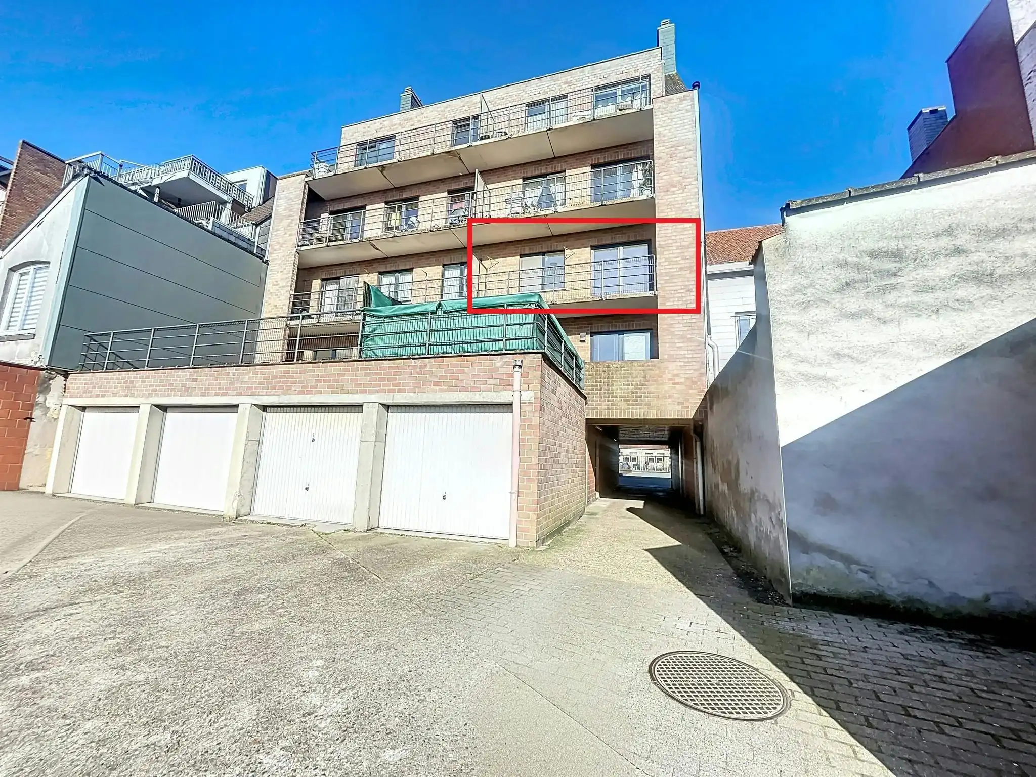 Appartement met 2 slaapkamers en terras aan station Eeklo foto {{pictureIndex}}