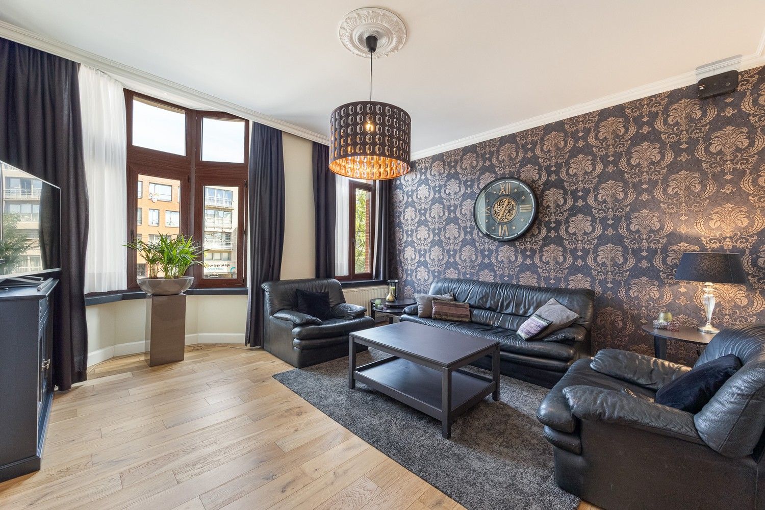 Karaktervol herenhuis met hedendaags comfort en tuin in Deurne foto 9