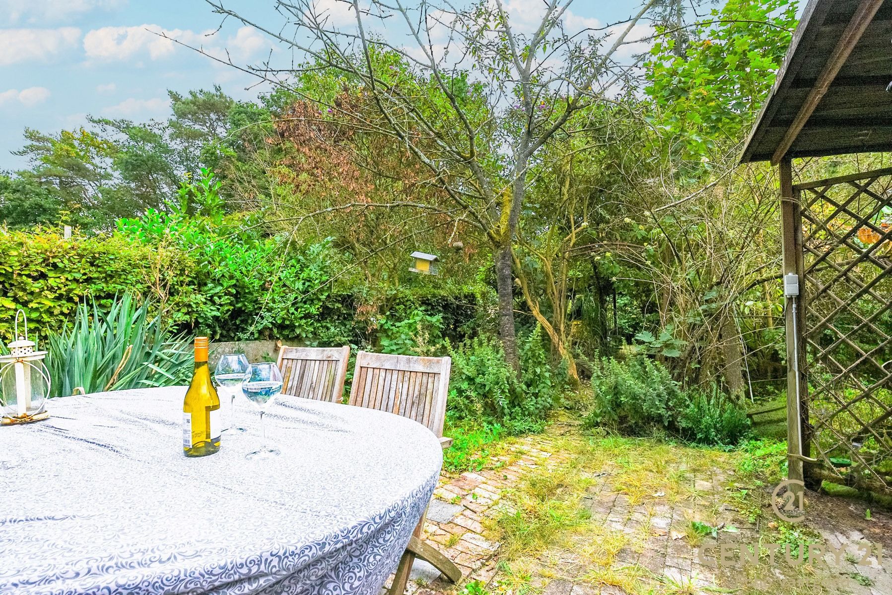 Karaktervolle woning op een idyllische, groene locatie foto 15