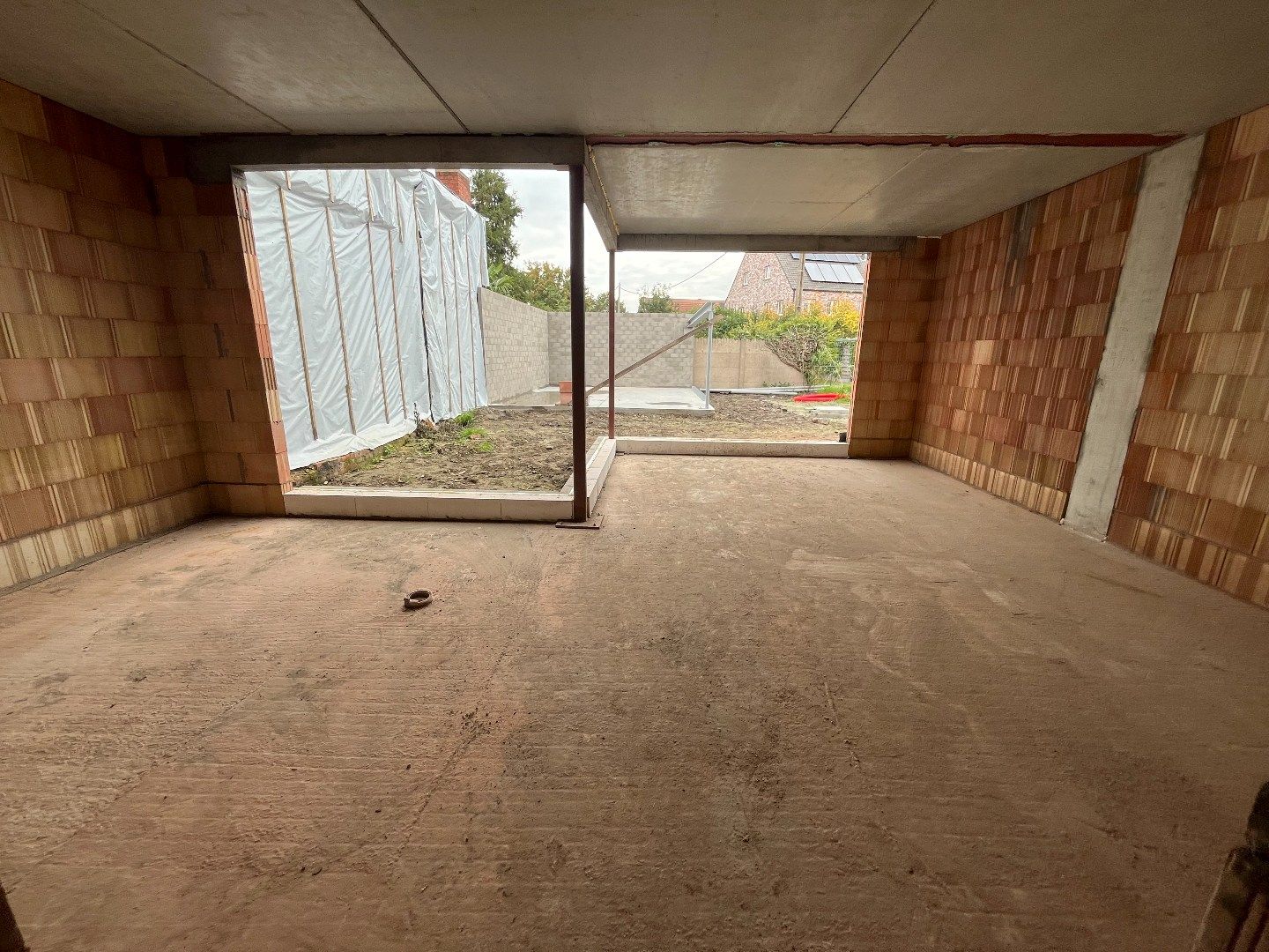 Gelijkvloers appartement met 2 slaapkamers en tuintje. foto {{pictureIndex}}