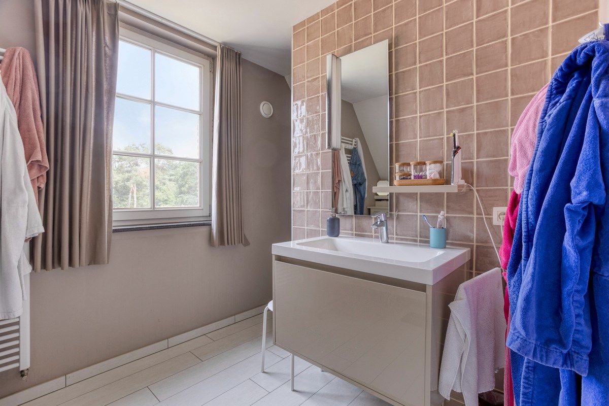 Exclusieve villa met oa 5 slaapkamers en verwarmde zwemvijver  op 2.070 m². foto 28