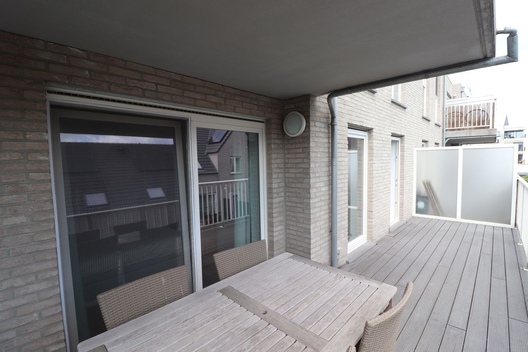 Een recent appartement met 2 slaapkamers, terras en autostaanplaats. foto 16