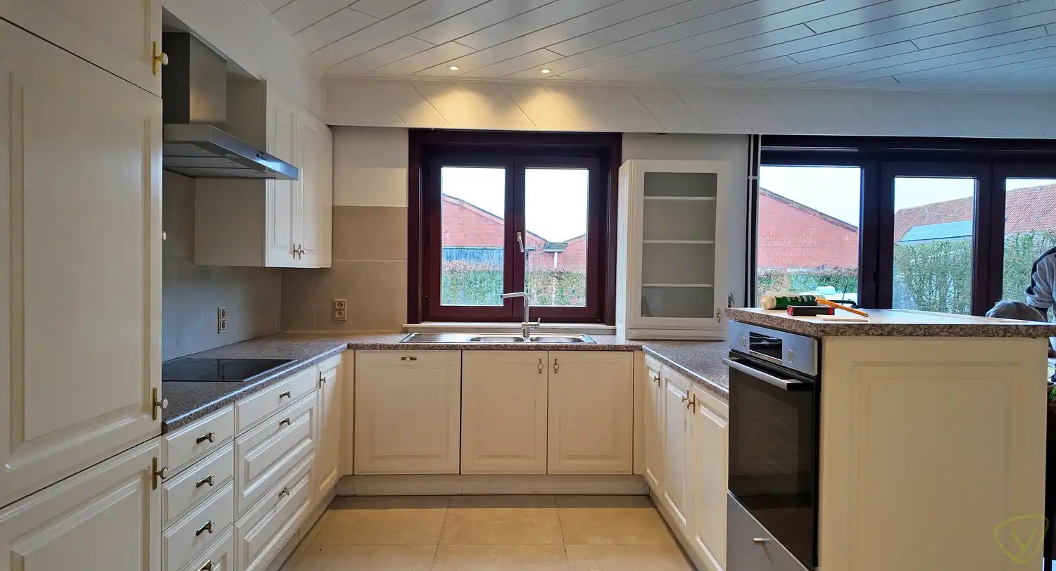 Ruime alleenstaande woning in fermettestijl op landelijke ligging te Zomergem! foto 6