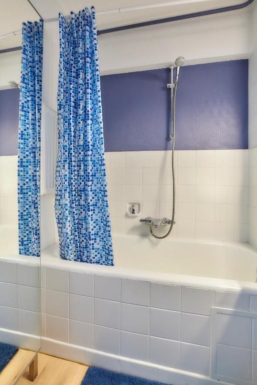 INSTAPKLARE STUDIO MET SCHITTEREND ZICHT OP ZEE  foto 24