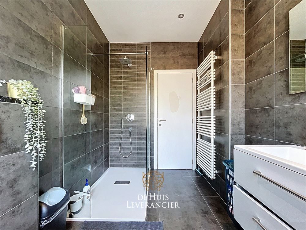 Prachtige, gerenoveerde woning met tuin en garage op toplocatie te koop in Mortsel! foto 19