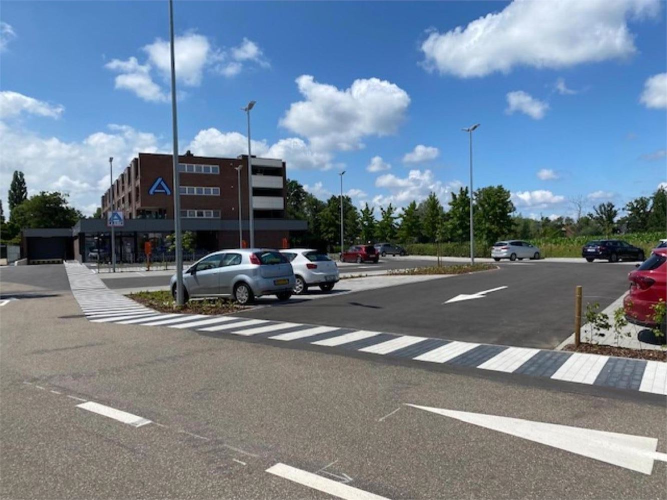 Ruim commercieel gelijkvloers Lanaken foto 11