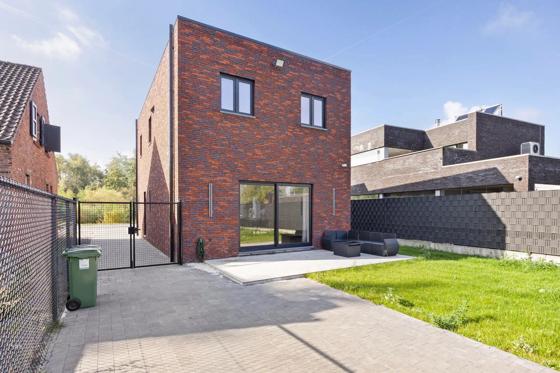 HUURKOOP: Nieuwbouwwoning met 4 slaapkamers, garage en tuin foto {{pictureIndex}}