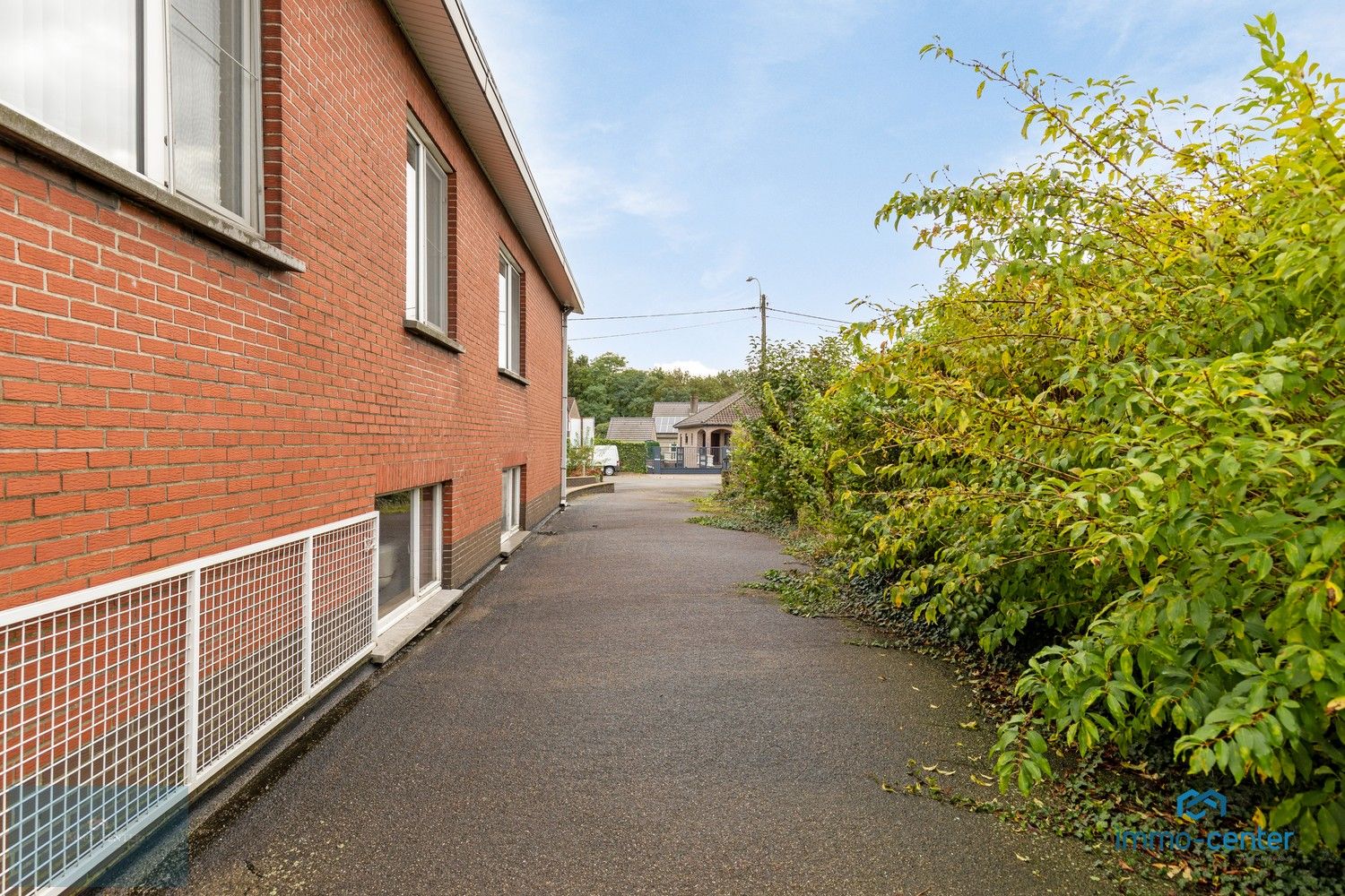 Ruime, goed onderhouden woning in een rustige buurt in Genk foto 30