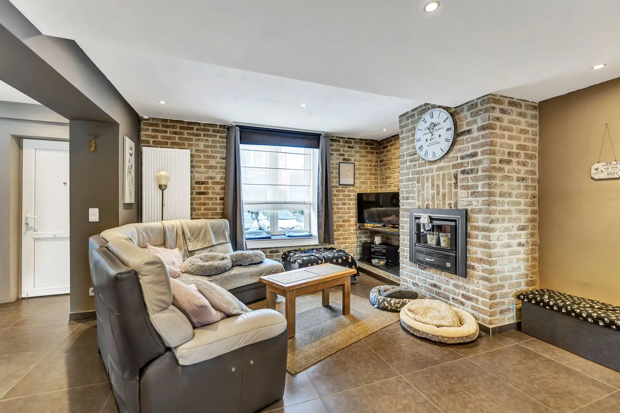 Instapklare woning met ruime garage/opslagplaats foto 5