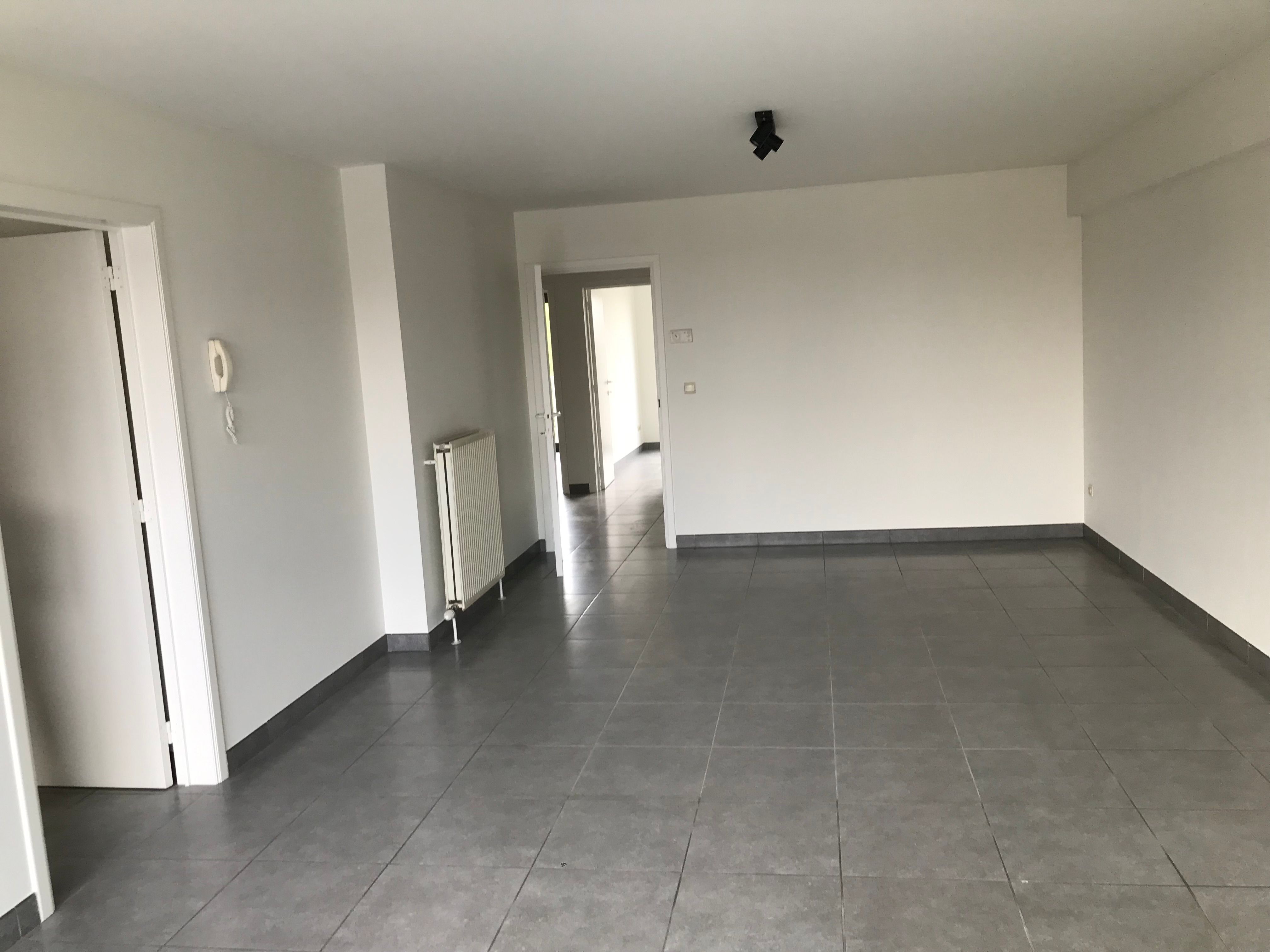 Instapklaar, nieuw geschilderd, ruim 2 slpk appartement foto 12
