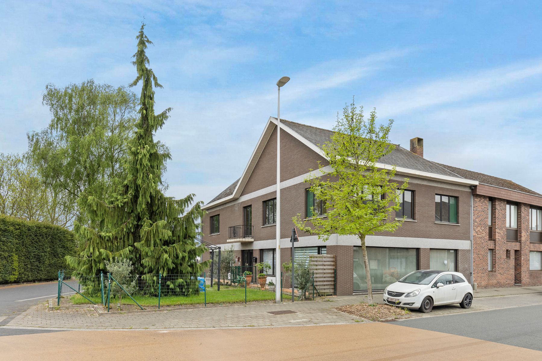 Opbrengsteigendom 2 appartementen + garage foto 1