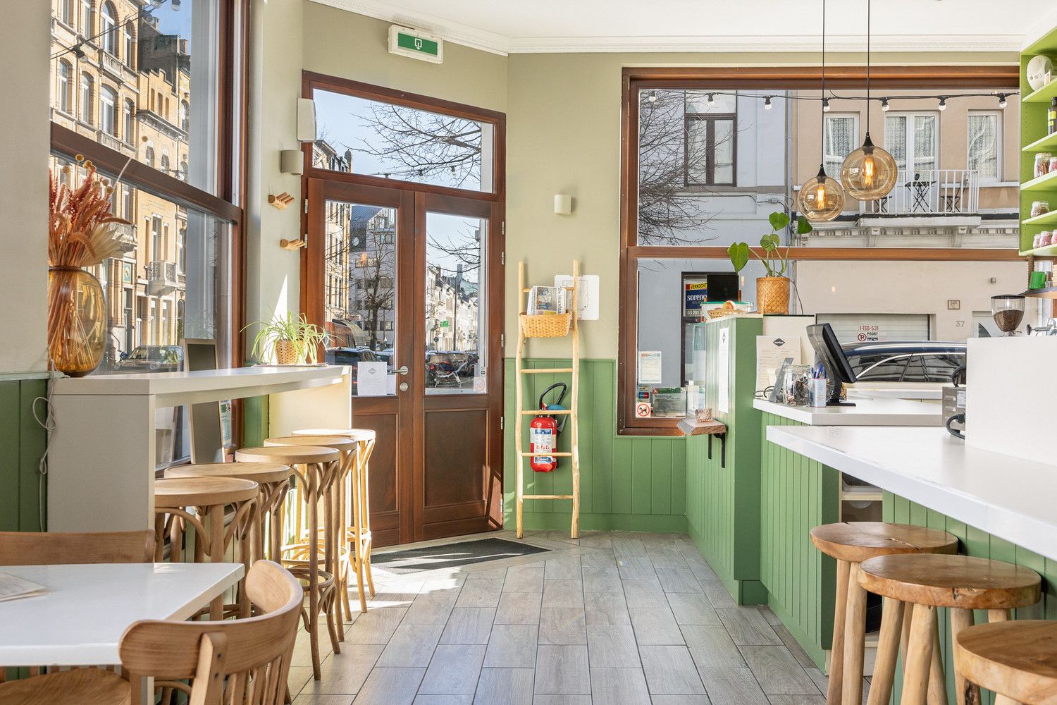 Uitstekend gelegen en instapklaar handelsgelijkvloers met ruim terras op toplocatie te Antwerpen-Zuid foto 9