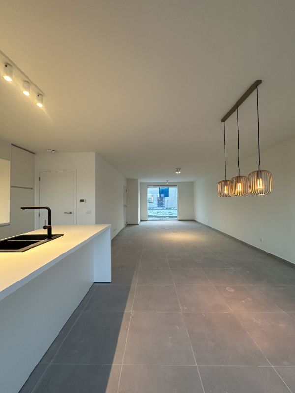 Instapklare nieuwbouwwoning met zonnige tuin te Roeselare foto 2