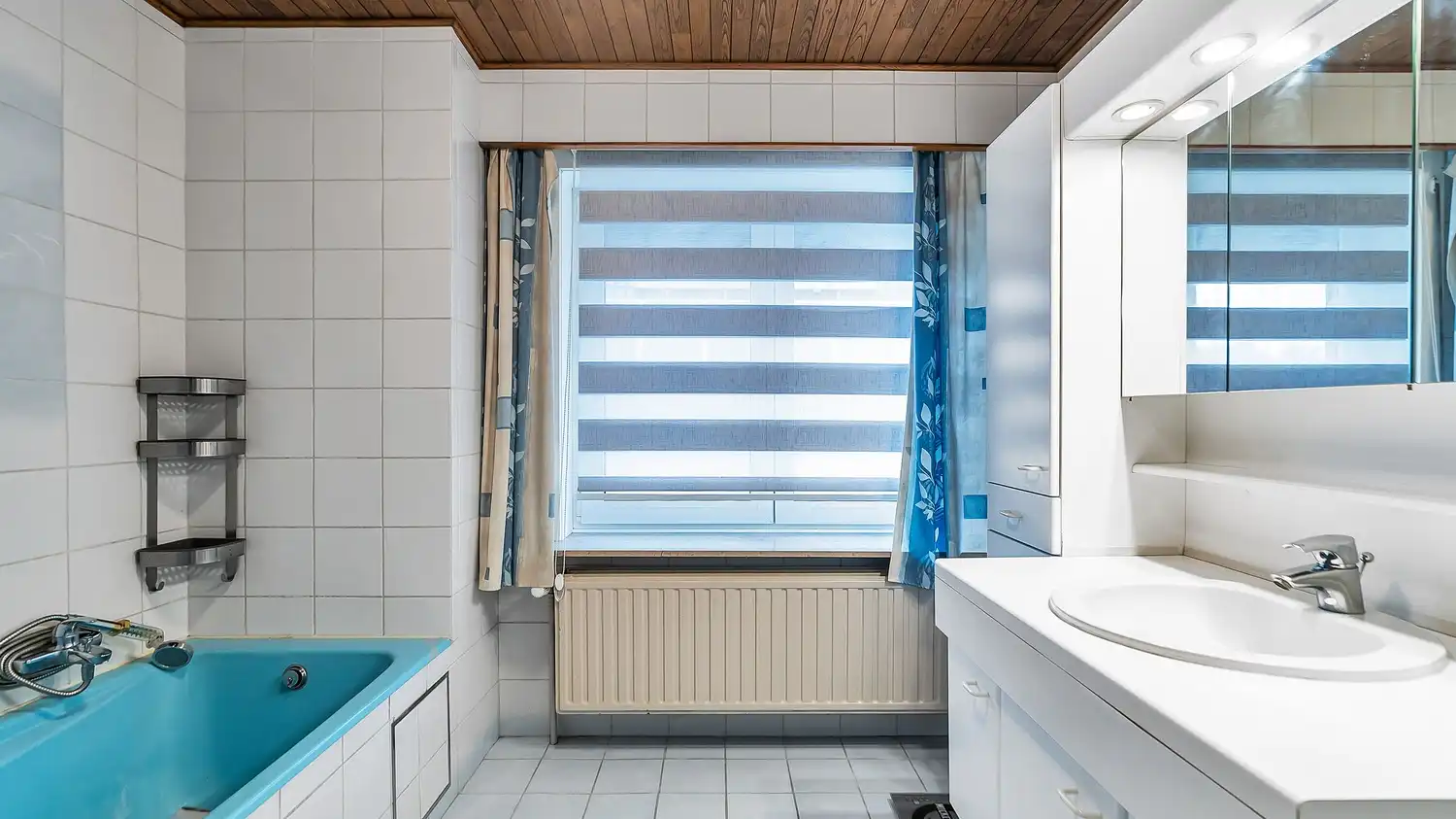 Ruime gezinswoning met 3 slaapkamers + bureel/slaapkamer en mogelijkheid tot extra slaapkamers op zolder foto 13