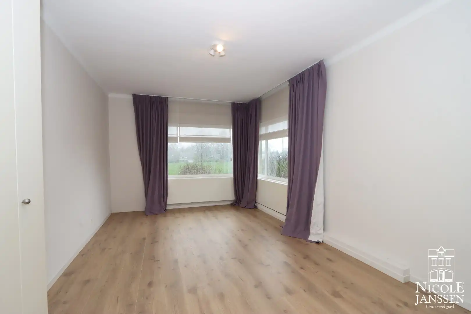 Ruim ingedeeld karakteristiek pand met garage en diepe tuin op een royaal perceel foto 17