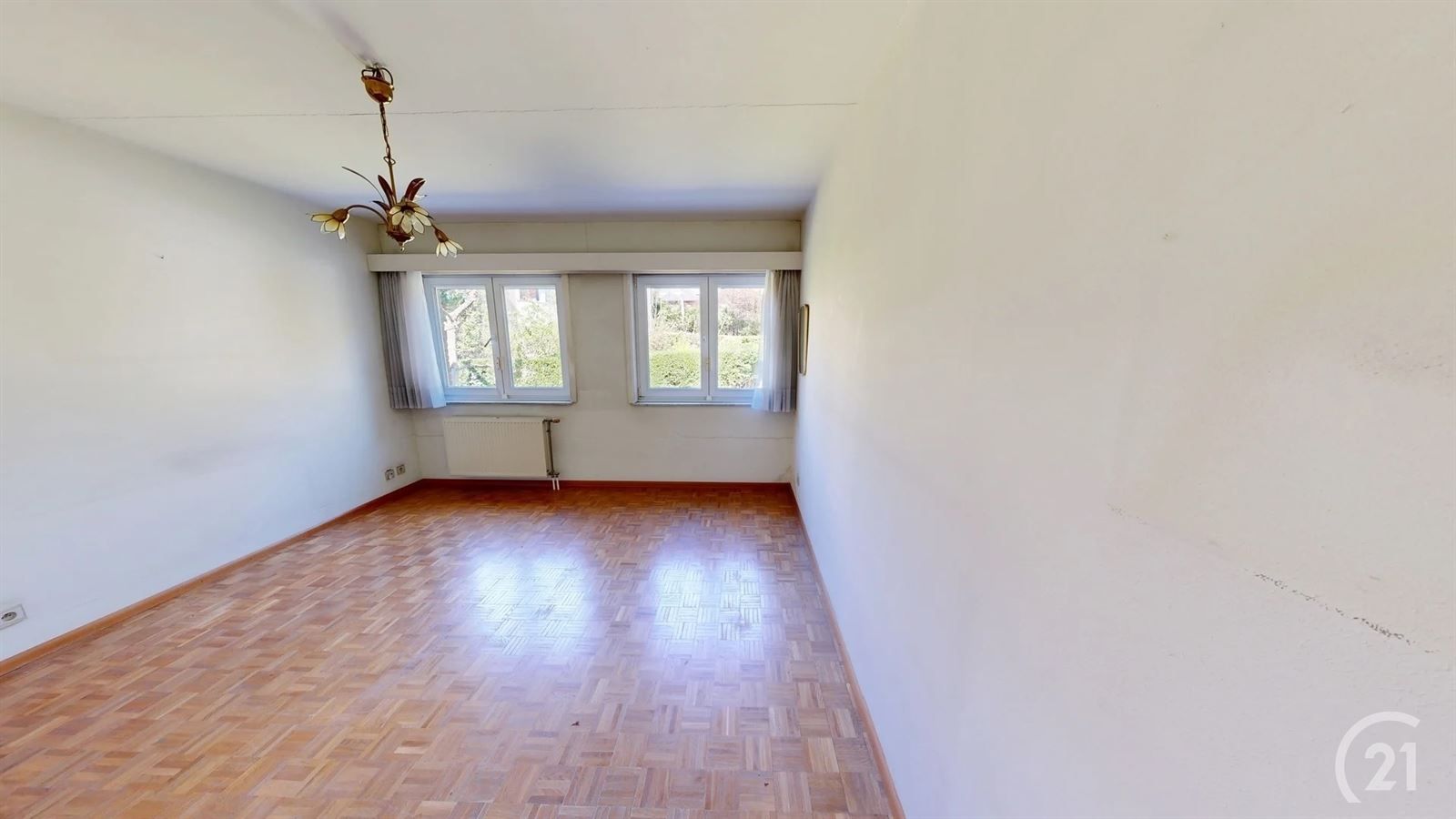 Lichtrijke woning met tuin en garage foto 17