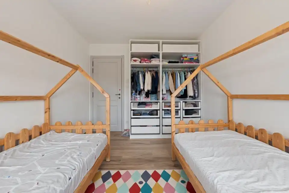 RUIME, GERENOVEERDE OPEN BEBOUWING MET 6 SLKS EN KNAPPE TUIN IN ALKEN foto 21