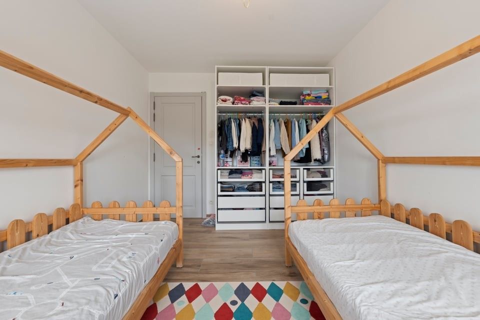 RUIME, GERENOVEERDE OPEN BEBOUWING MET 6 SLKS EN KNAPPE TUIN IN ALKEN foto 22