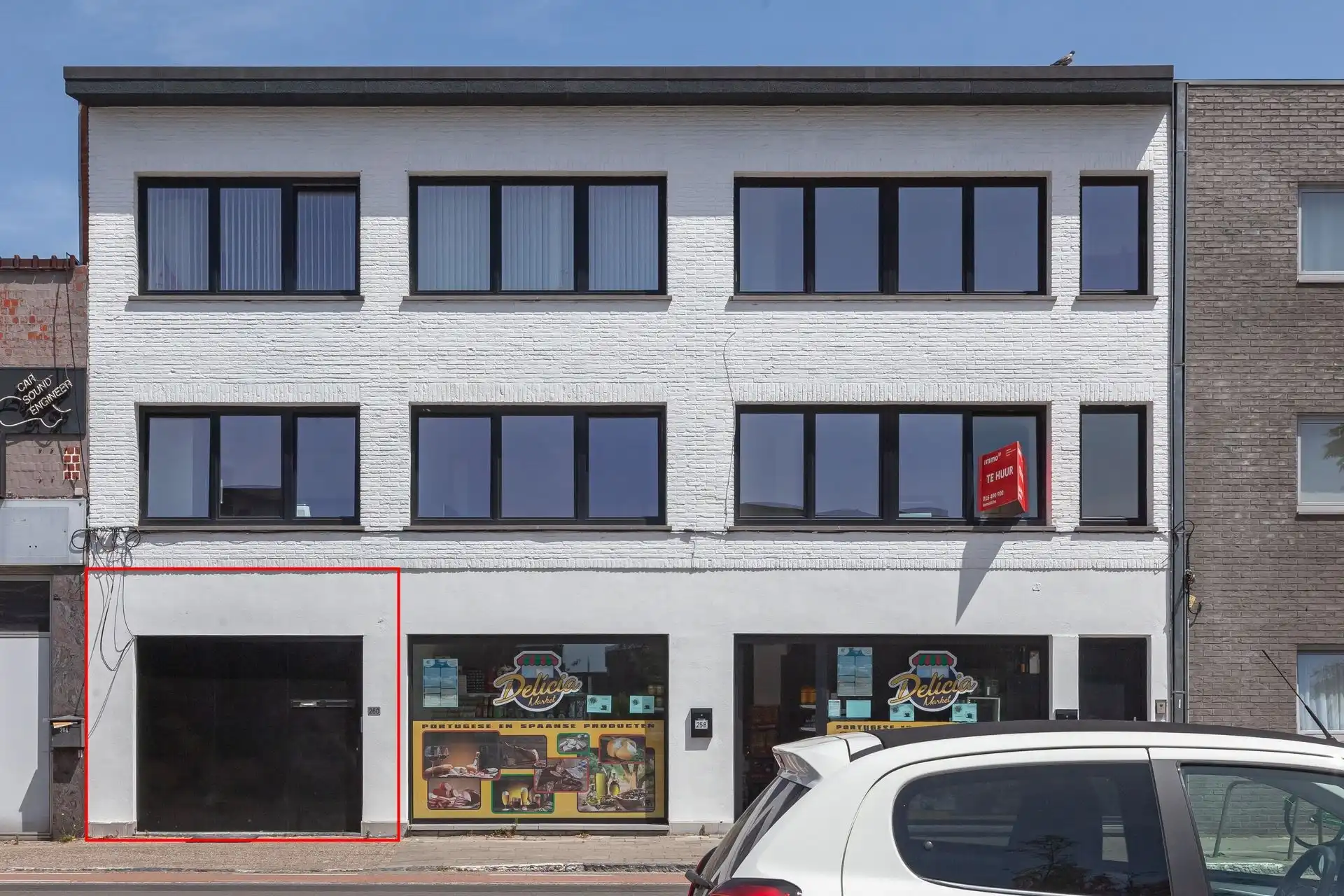Stockage unit van +/- 50 m² in complex van 15 units foto {{pictureIndex}}