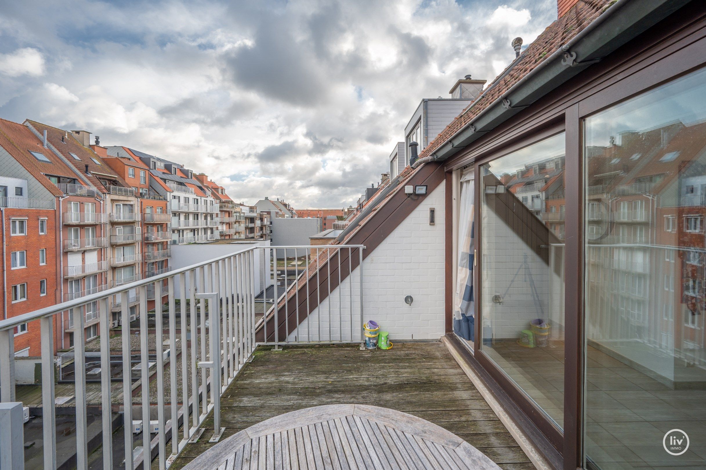 Ruim en zonnig dakappartement (227 m2) met ca. 33m² terrassen gelegen in het centrum van Knokke, op wandelafstand van de Zeedijk en het Rubensplein.  foto 12