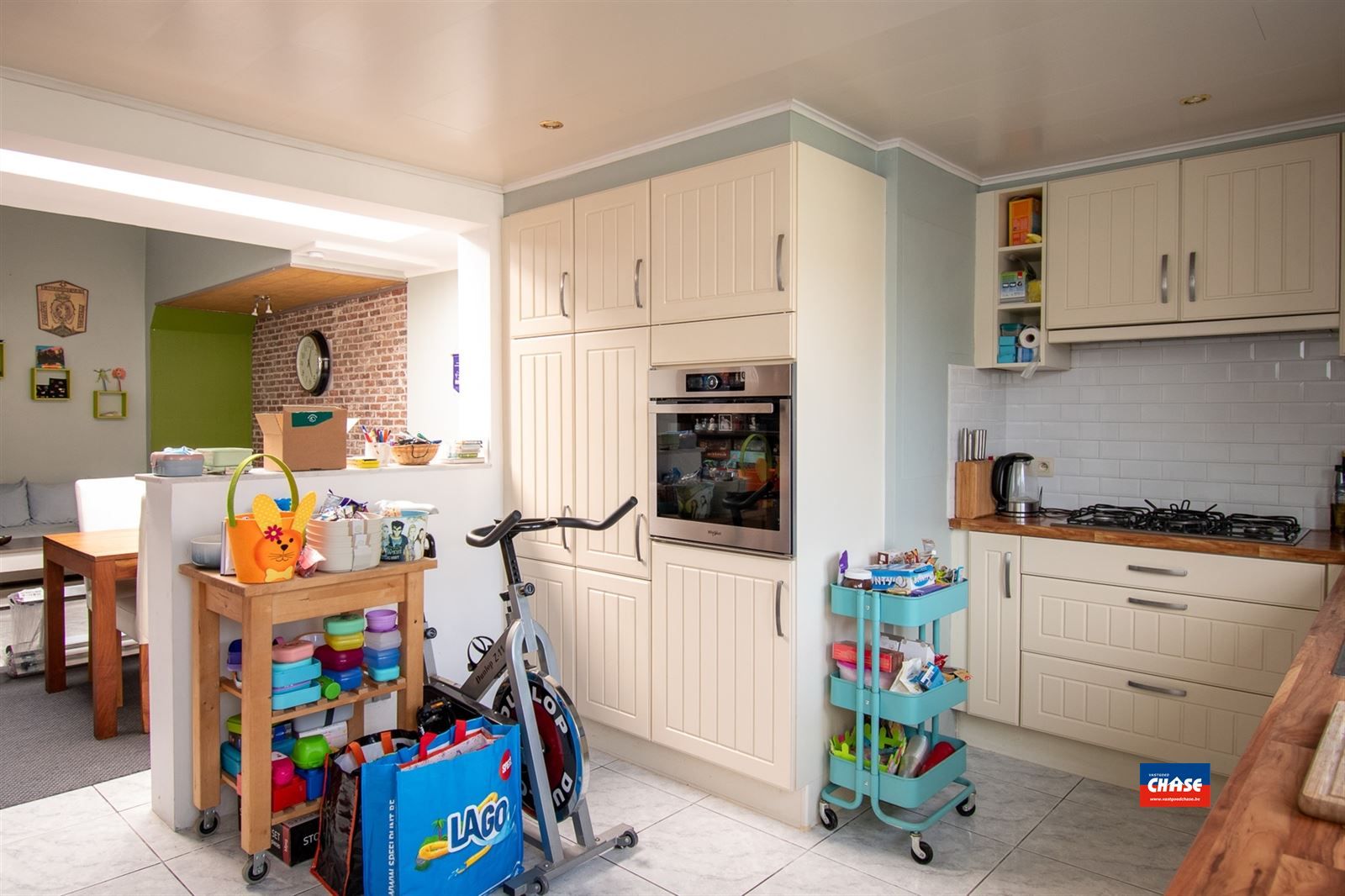 !!! VERKOCHT ONDER VOORWAARDEN !!! Knappe starterswoning met drie slaapkamers en zonnige tuin foto 4