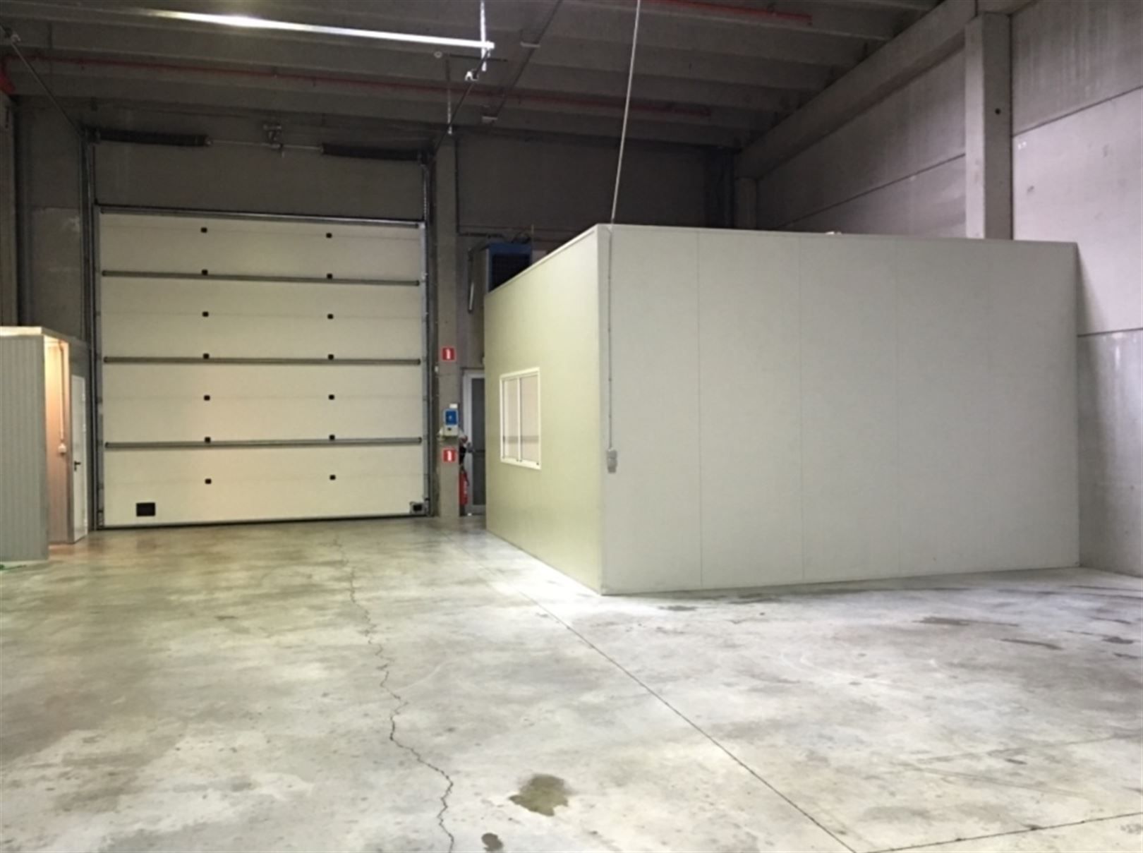 Geïnstalleerde KMO units met kantoren foto 2