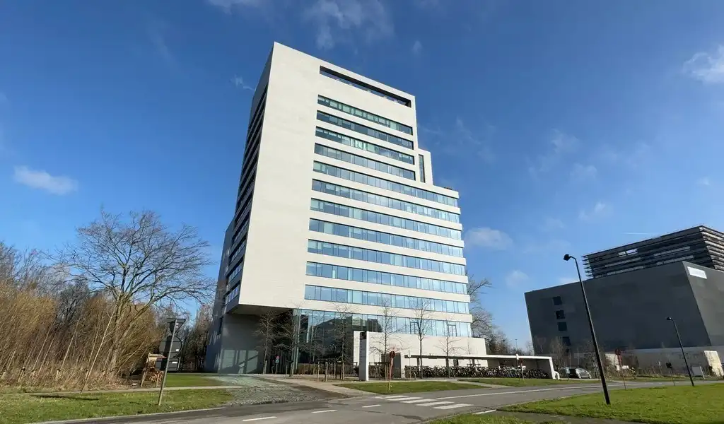 Gemeubelde kantoren met dienstverlening in AA Tower in Zwijnaarde foto 23