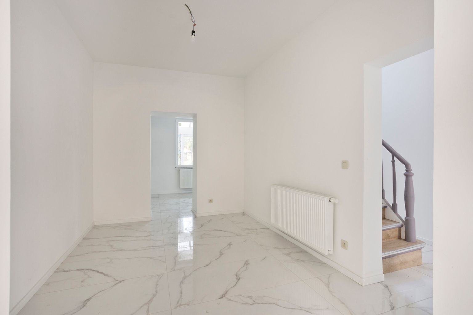 Volledig gerenoveerde gesloten bebouwing te Drogenbos foto 3