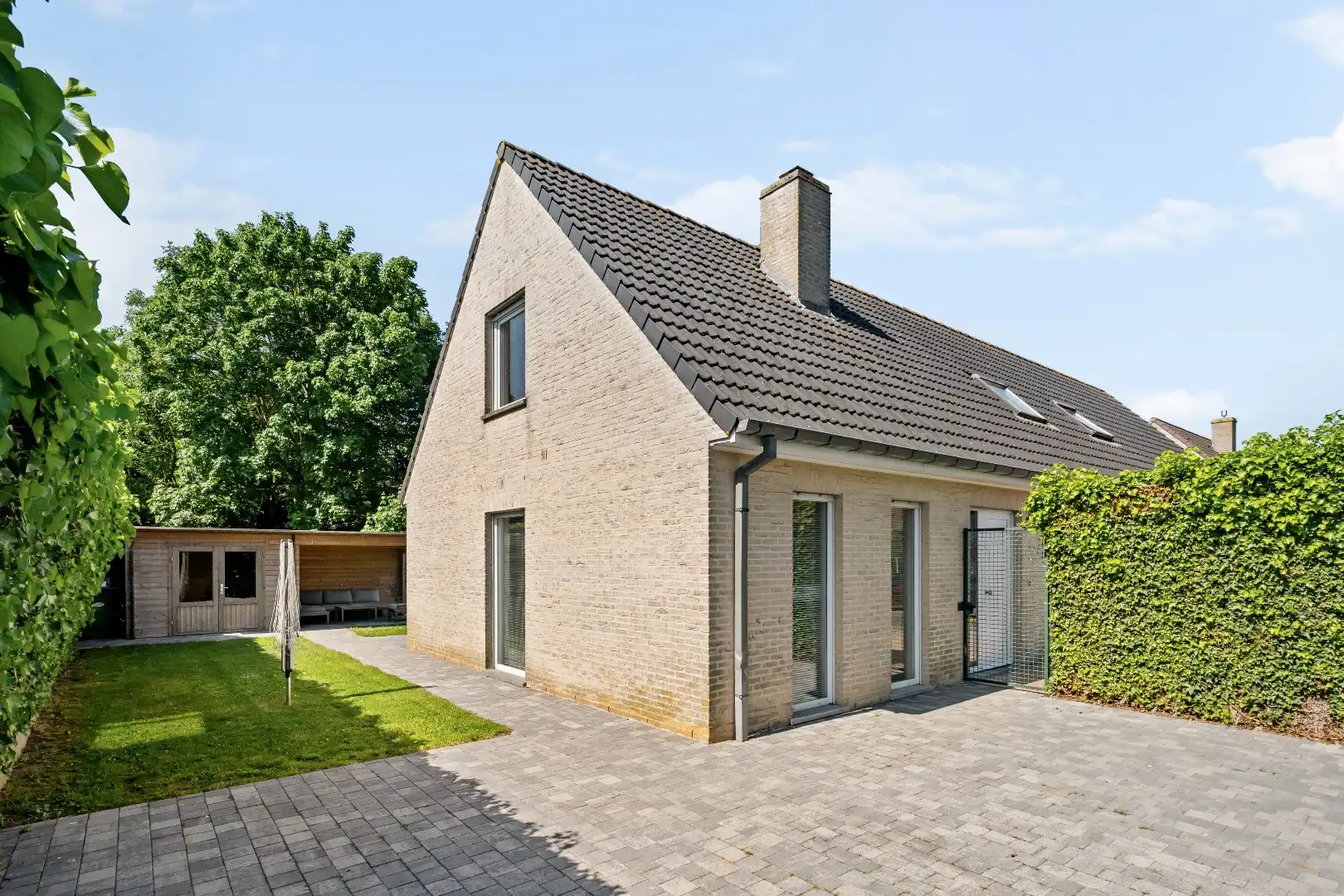 Woning met 3 slaapkamers, garage en gezellige tuin. foto 18