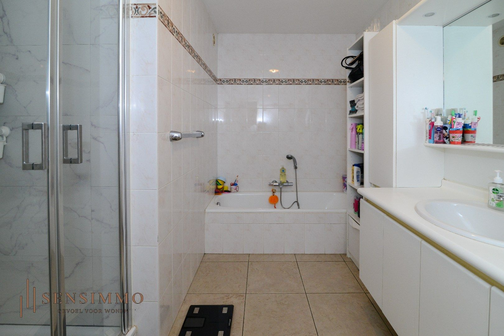 INVESTEERDERSOPPORTUNITEIT - GEBOUW MET TOONZAAL + 4 APPARTEMENTEN + MAGAZIJN + GARAGEBOXEN + BOUWGROND foto 21
