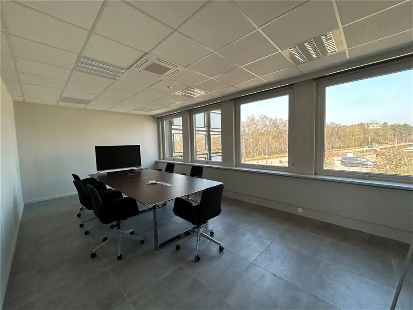 Multifunctioneel kantoorgebouw met veel parking te Houthalen foto 7