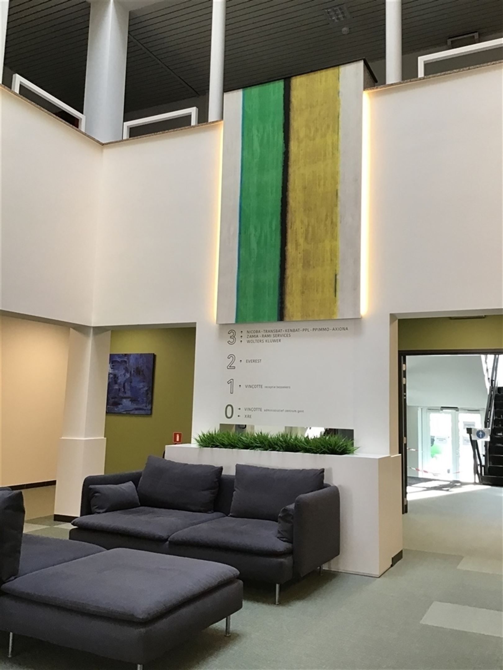 Gelegen aan het klaverblad (E40/E17) foto 4