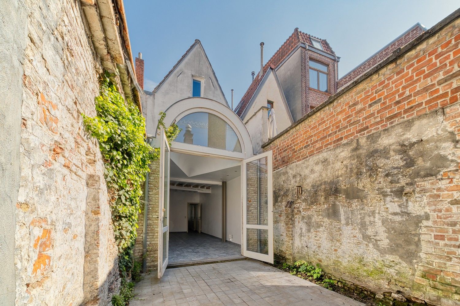 Brugge centrum Totaal gerenoveerde energiezuinige 18é eeuwse  uiterst charmante stadswoning met patio en 3 slaapkamers foto 13