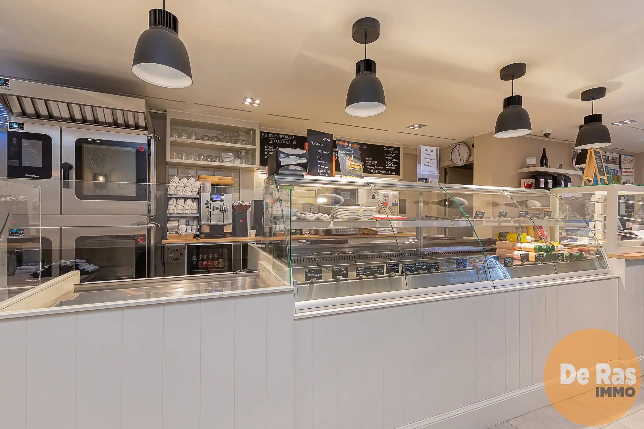 HERZELE – Florerende broodjeszaak op toplocatie met terras foto 4