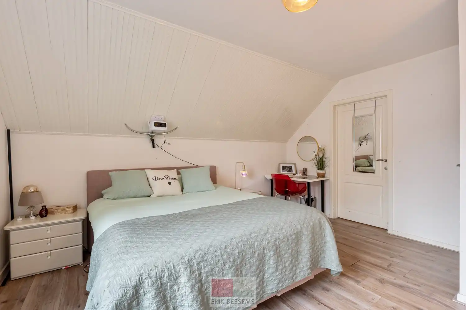 Vrijstaande woning met luxe buitenbeleving en topligging nabij Maastricht foto 29