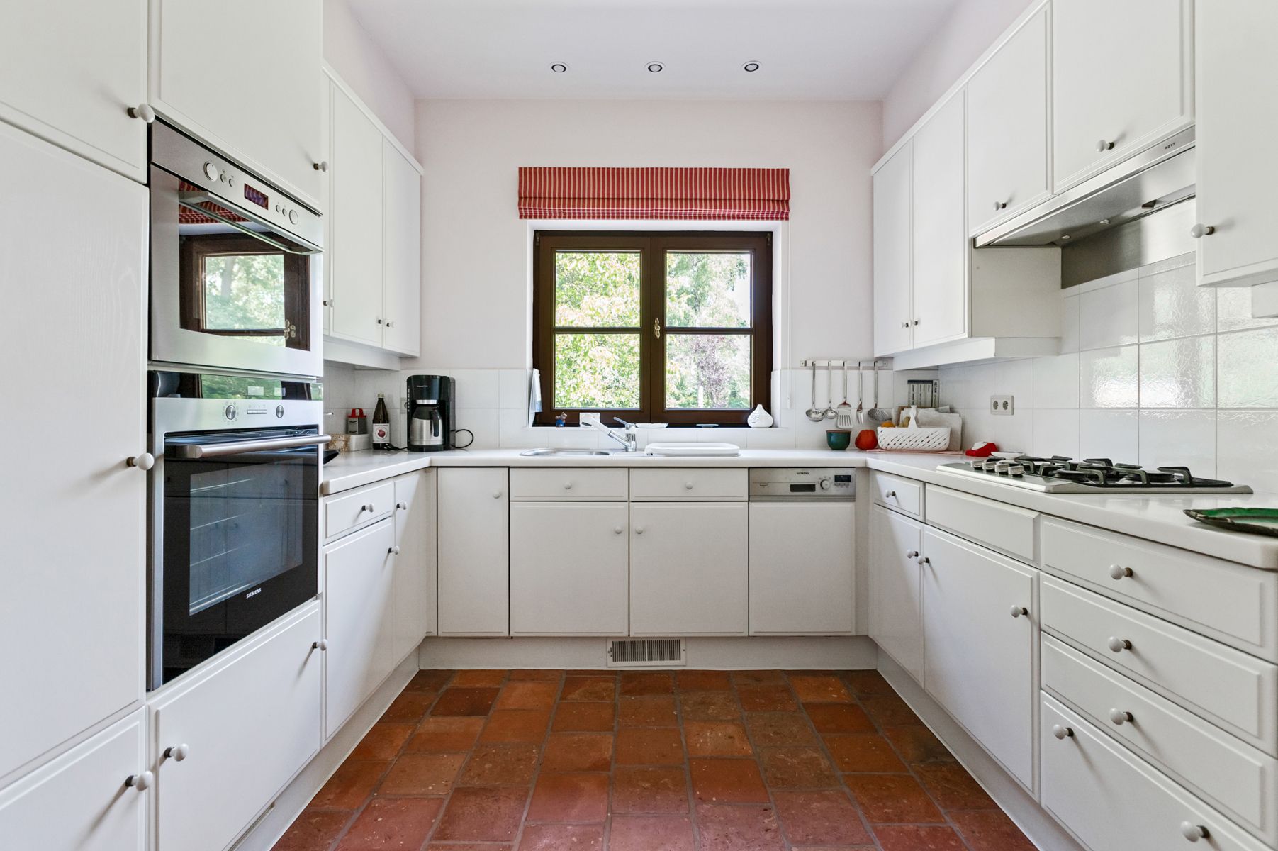 Goed onderhouden villa met prachtige tuin op ca. 3.136 m2. foto 11