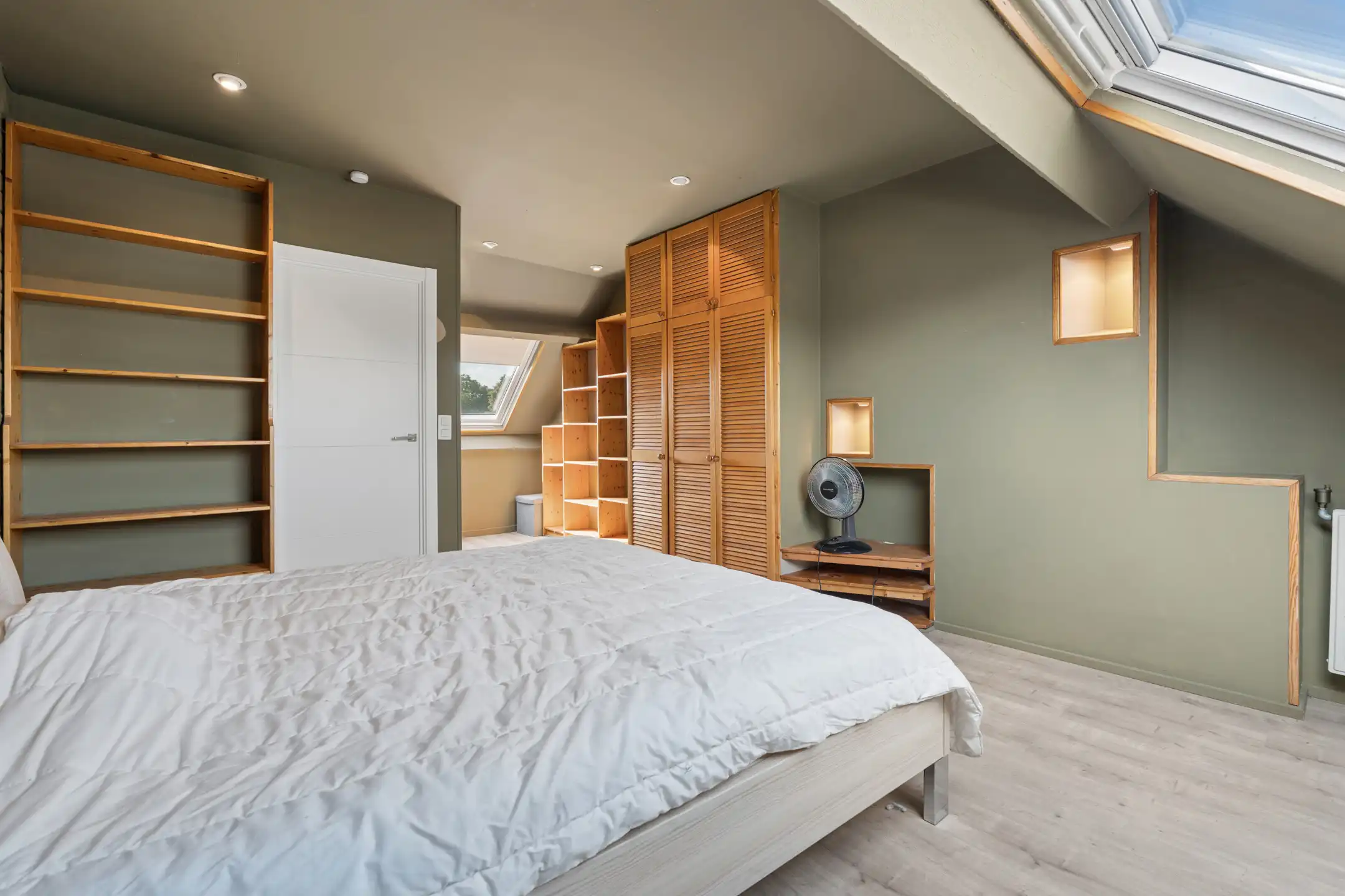 Gezellige, instapklare 2-gevelwoning nabij centrum Okegem foto 22