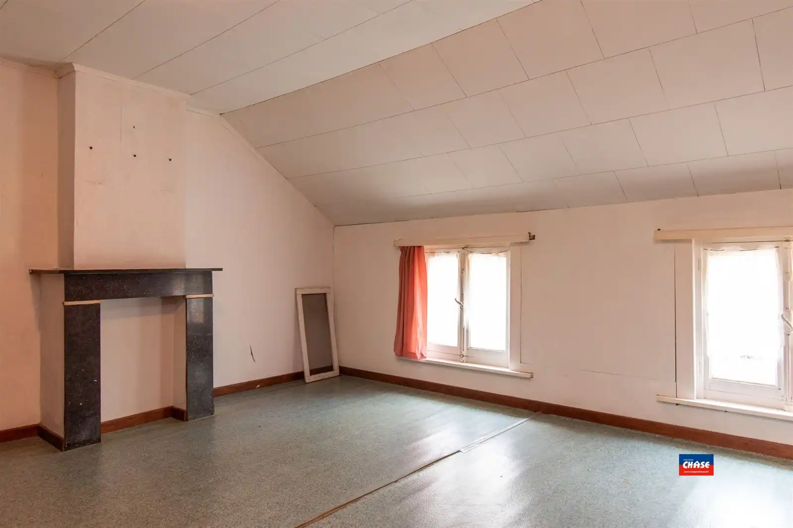 Te renoveren rijwoning met twee slaapkamers en tuin foto 9