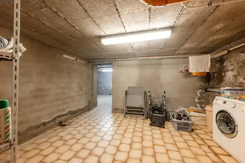 Zeer ruime en rustig gelegen villa TE KOOP in Sint-Eloois-Vijve! foto 24