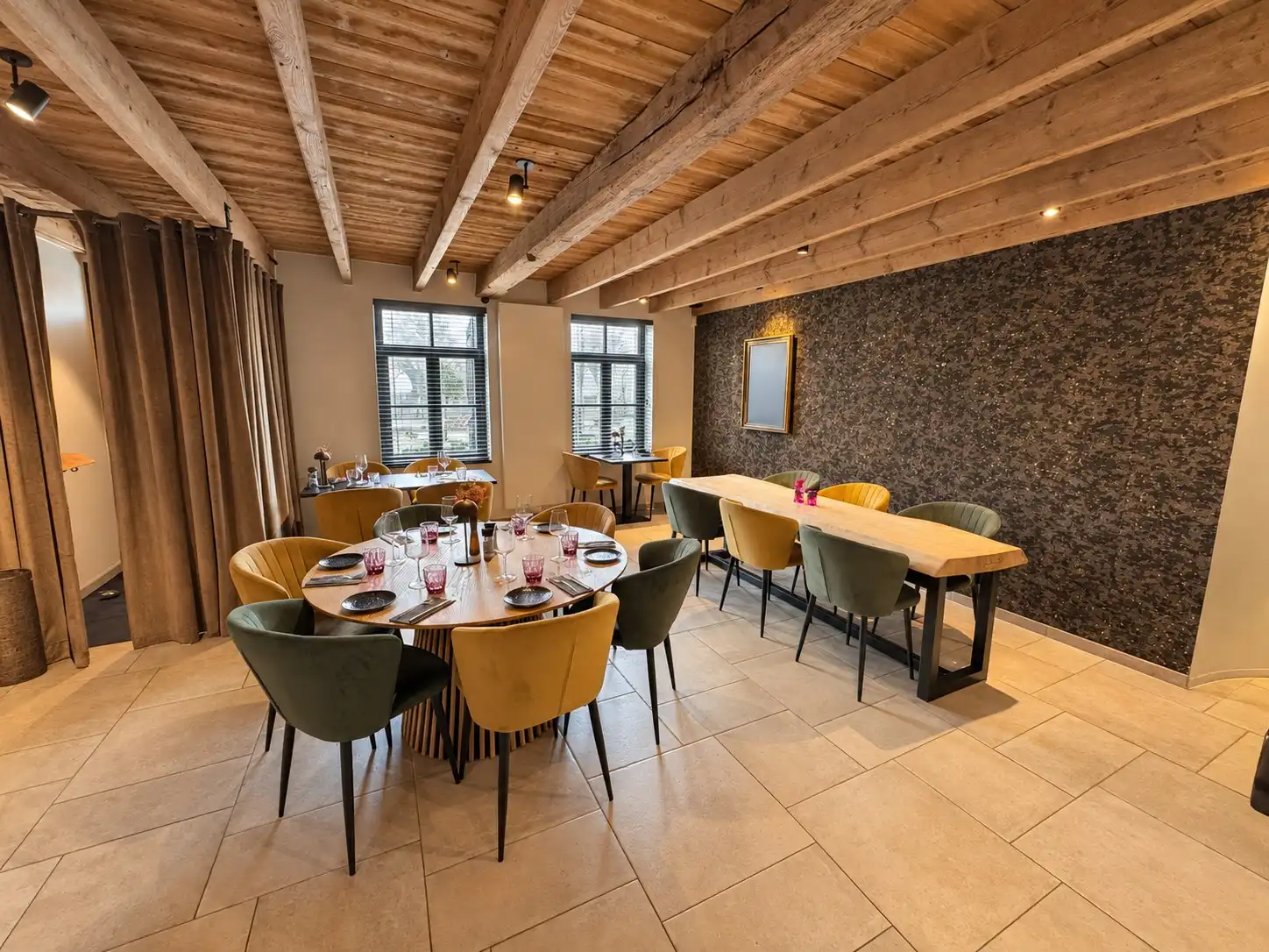 De Witte Doorn – instapklaar restaurant met woonst, sfeervolle tuin en polderzicht in Vlissegem. foto 6
