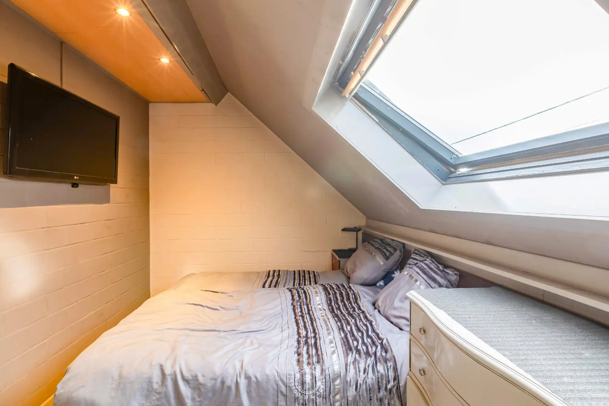 Ruime gezinswoning met 4 slaapkamers, magazijn en zicht op het groen foto 9