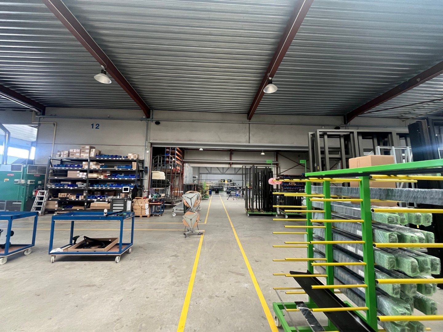 Een welgelegen bedrijfspand (KMO - industrie) van 2.815m² foto 6