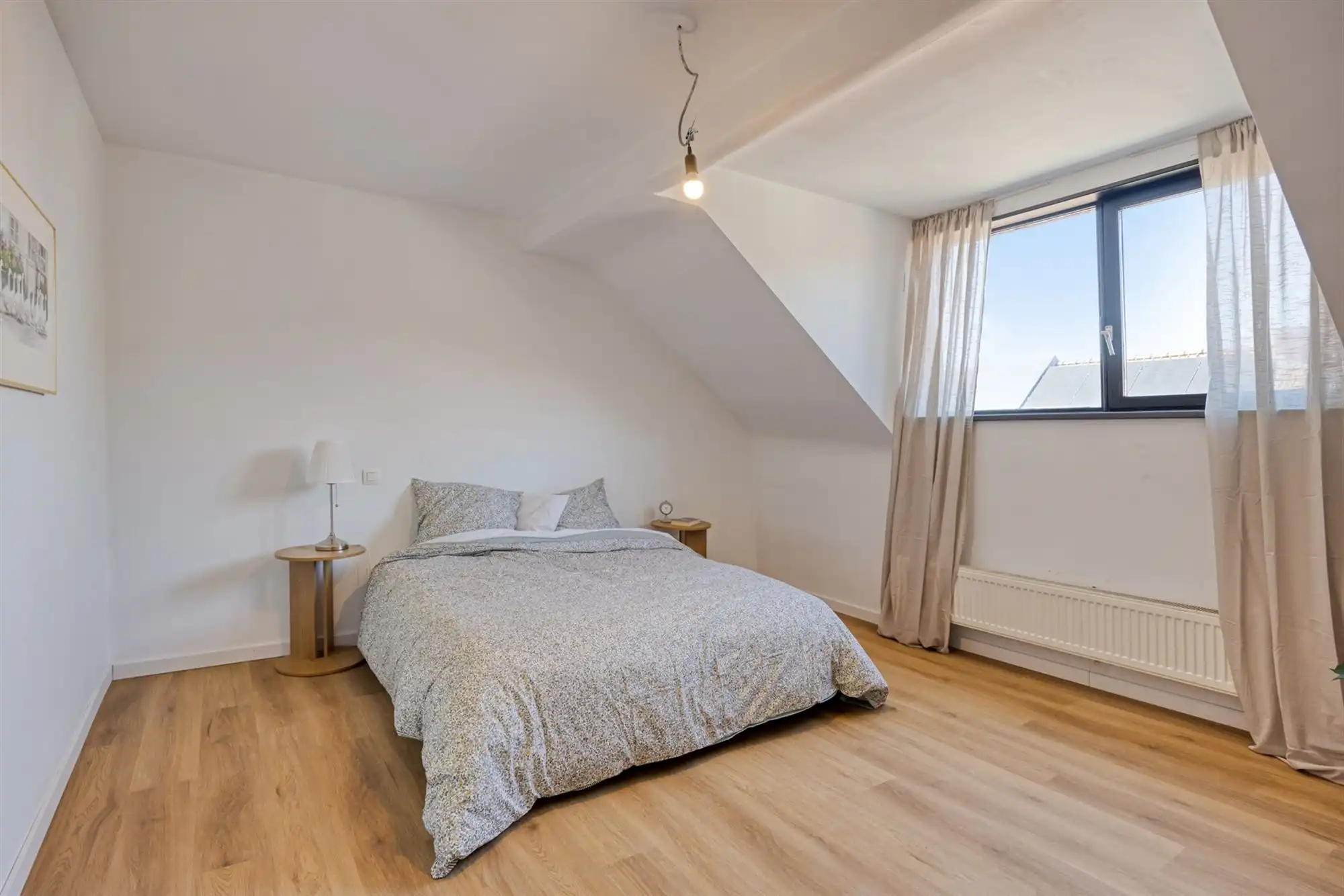 Volledig vernieuwde woning met 4 grote slaapkamers en tuin foto 28