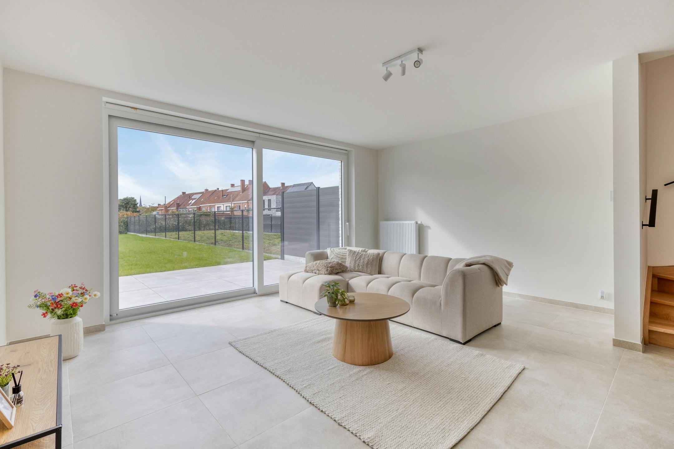 Volledig afgewerkt huis met 3 slaapkamers en tuin in Izegem foto 2