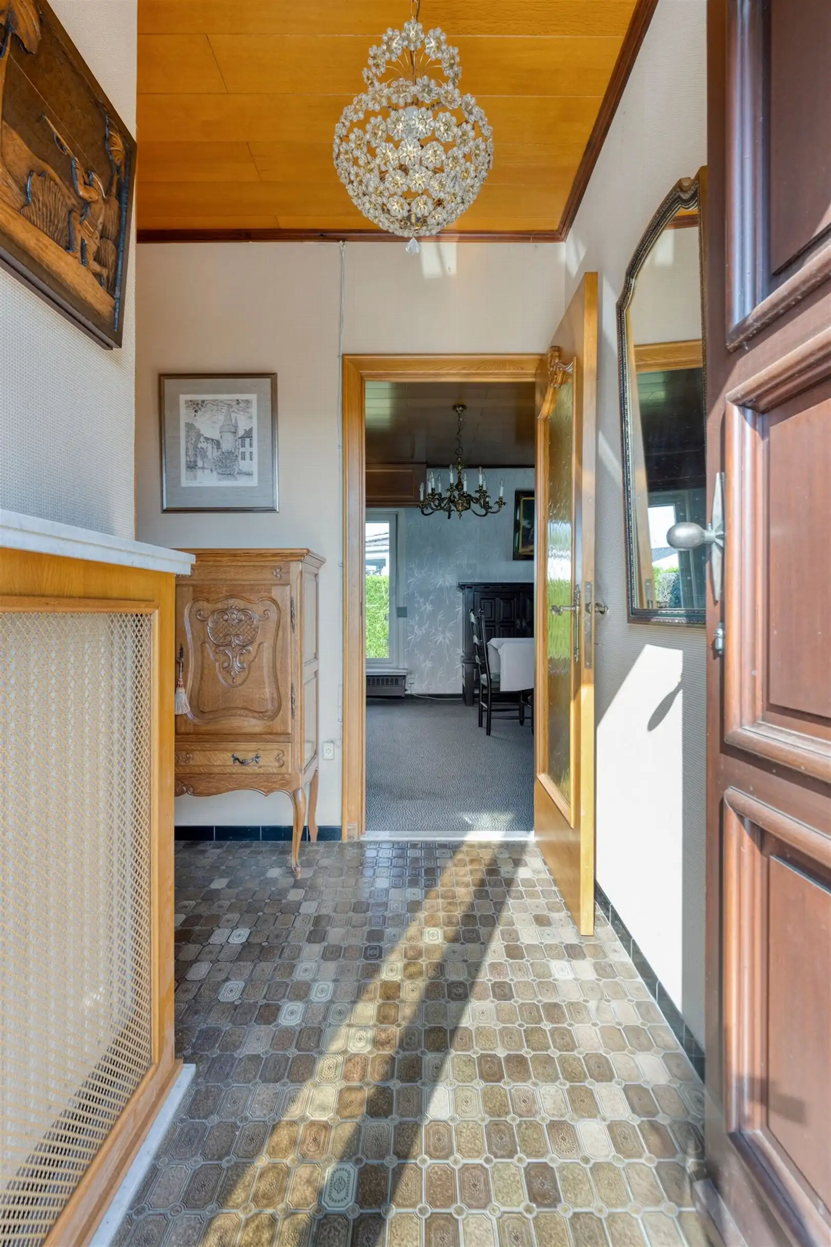Huis met prachtige tuin in een woonwijk in doodlopende straat foto 5
