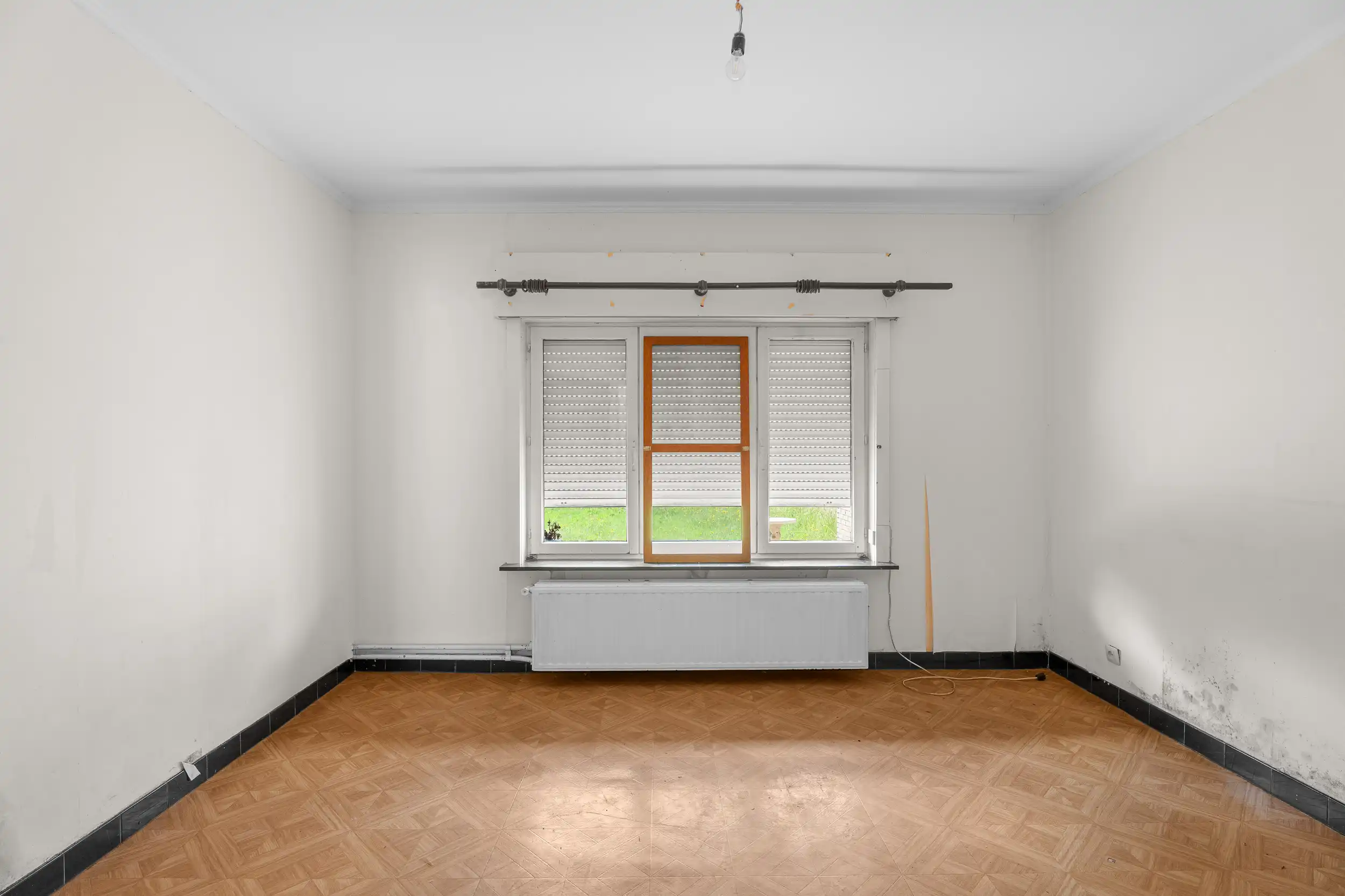 Alleenstaande bungalow met 4 kamers op toplocatie. foto 7